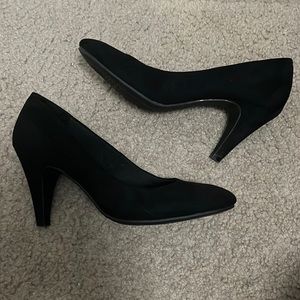 Black American Rag suede closed round toe mary jane heels size 7